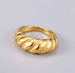 Croisant Classy  Ring